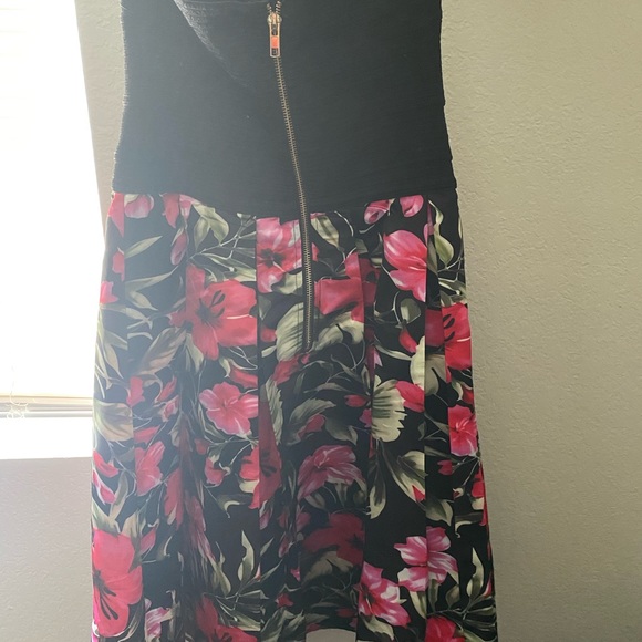 Fashion Nova- black bandage tube top, floral skirt, size medium. - Picture 8 of 8